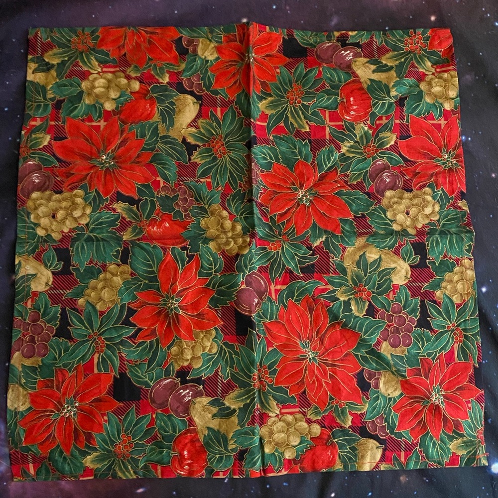 Vintage 15” Square Christmas Fabric Dinner Napkin Red Green Pointsettia Floral